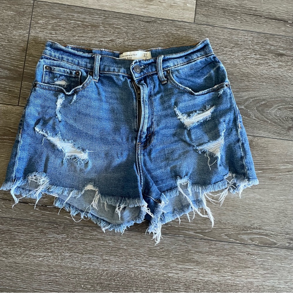 Abercrombie & Fitch High Rise Jean shorts Size 27/4 Medium Wash - Picture 2 of 8
